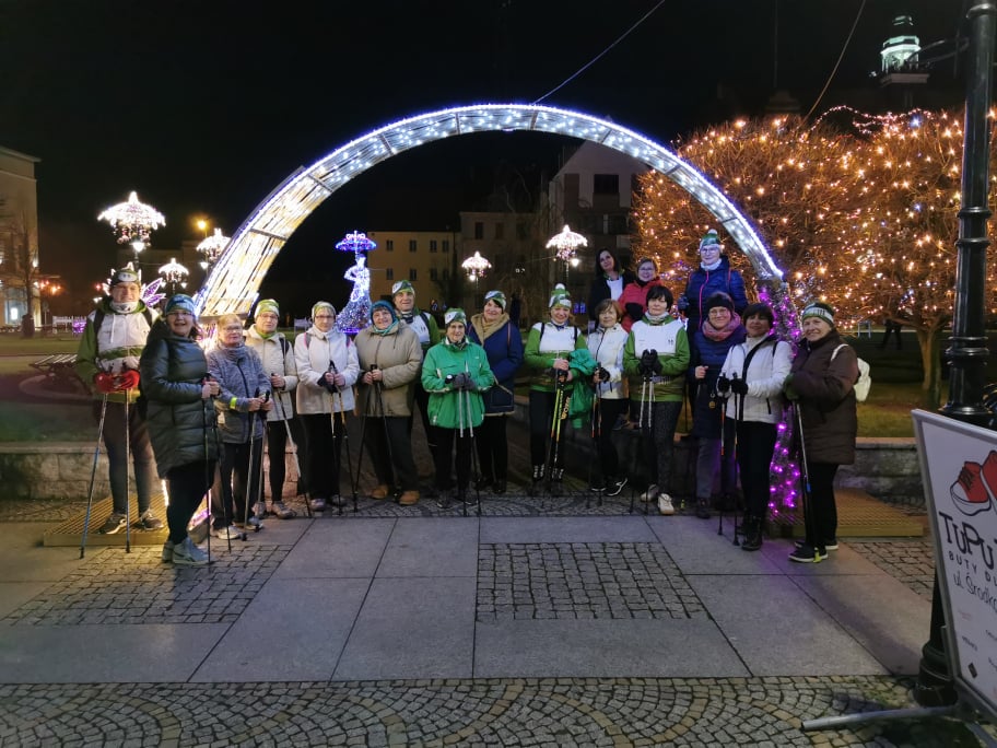 Przedświąteczny spacer Nordic Walking w bajkowej iluminacji