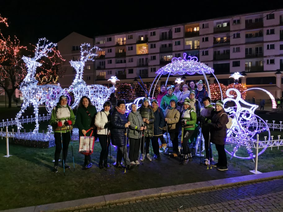 Przedświąteczny spacer Nordic Walking w bajkowej iluminacji