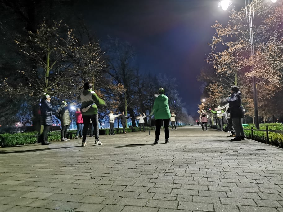 Przedświąteczny spacer Nordic Walking w bajkowej iluminacji