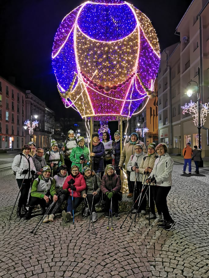 Przedświąteczny spacer Nordic Walking w bajkowej iluminacji