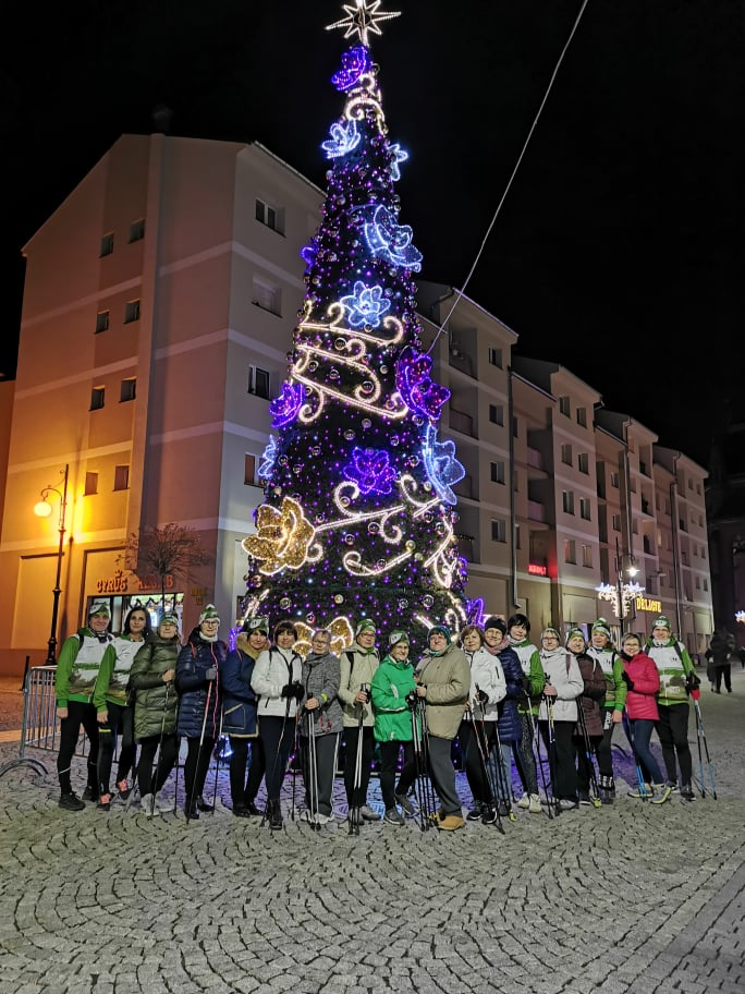 Przedświąteczny spacer Nordic Walking w bajkowej iluminacji