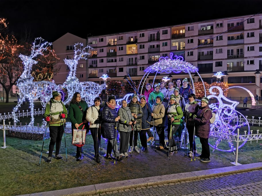 Przedświąteczny spacer Nordic Walking w bajkowej iluminacji