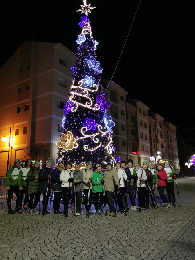 Przedświąteczny spacer Nordic Walking w bajkowej iluminacji