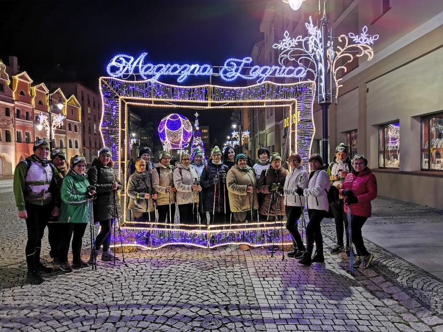 Przedświąteczny spacer Nordic Walking w bajkowej iluminacji