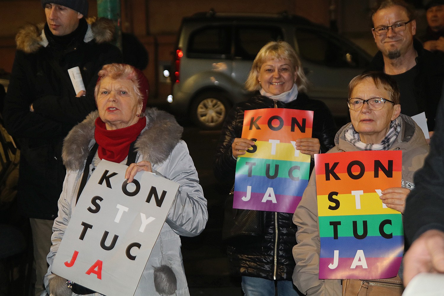 Dzisiaj sądy-jutro Ty. Legniczanie manifestowali w obronie sądów