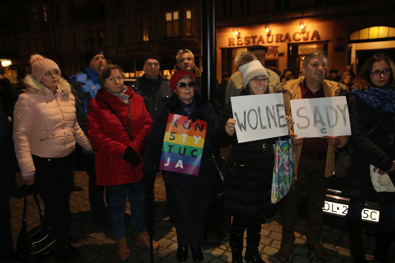 Dzisiaj sądy-jutro Ty. Legniczanie manifestowali w obronie sądów