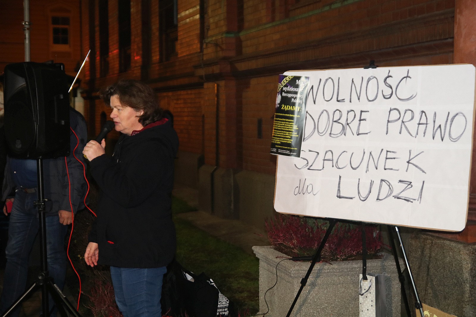 Dzisiaj sądy-jutro Ty. Legniczanie manifestowali w obronie sądów