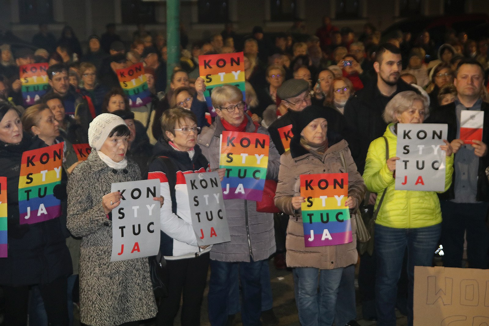 Dzisiaj sądy-jutro Ty. Legniczanie manifestowali w obronie sądów