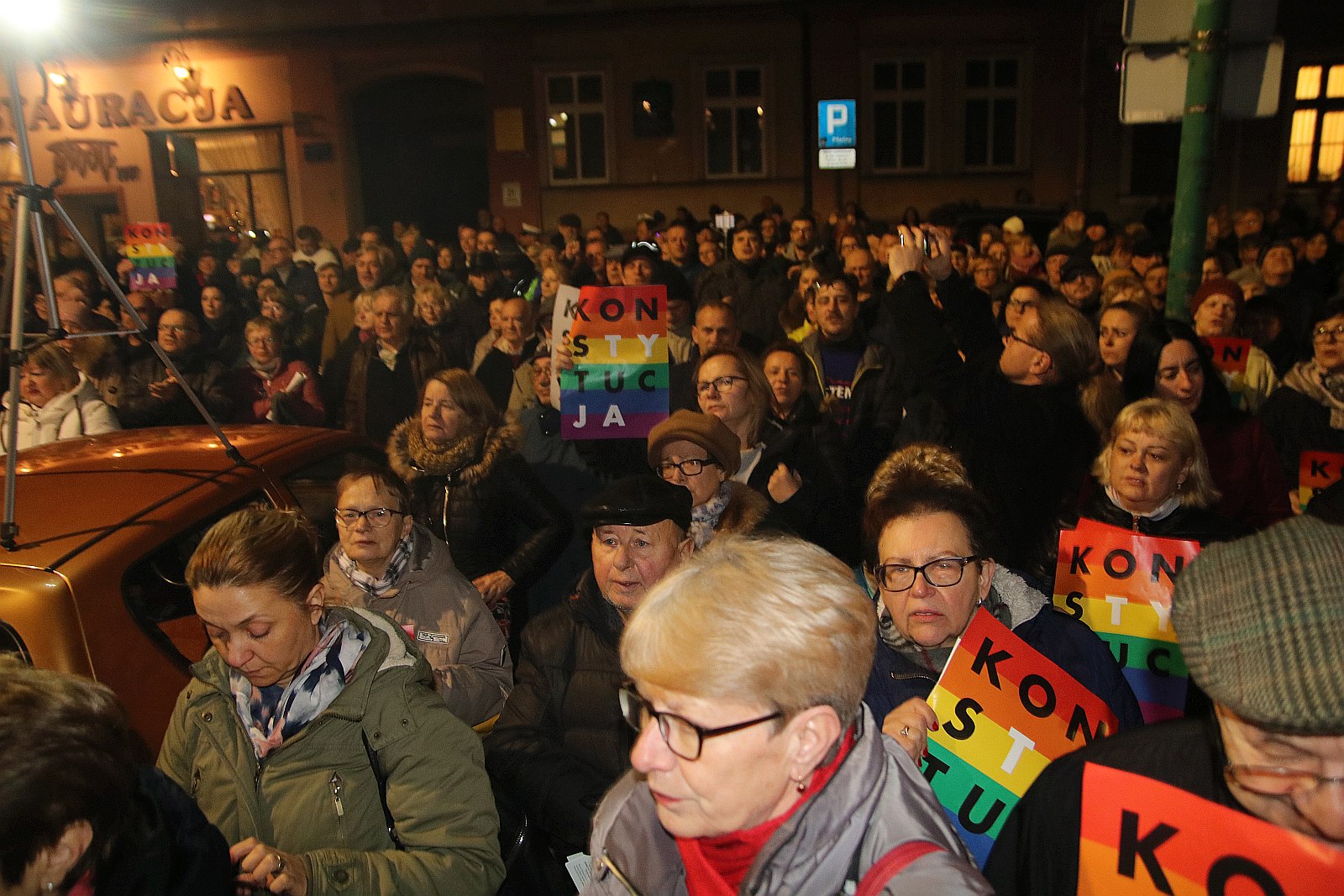 Dzisiaj sądy-jutro Ty. Legniczanie manifestowali w obronie sądów