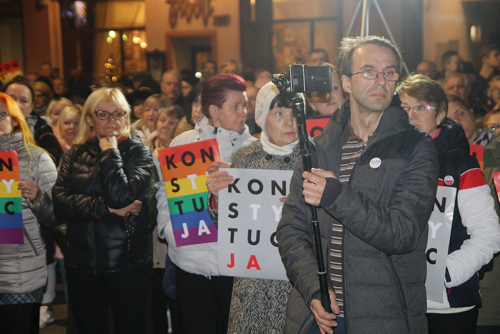 Dzisiaj sądy-jutro Ty. Legniczanie manifestowali w obronie sądów