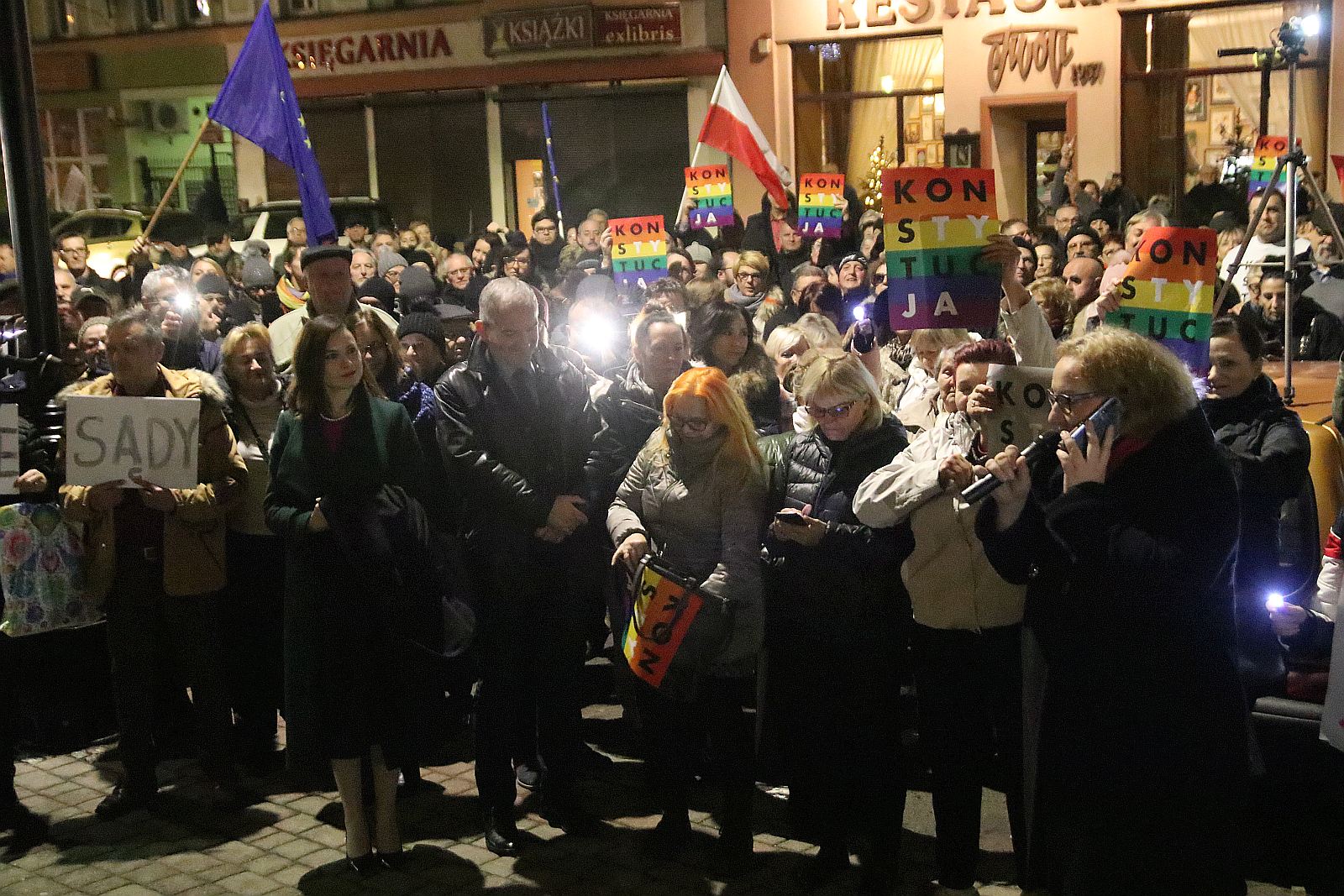Dzisiaj sądy-jutro Ty. Legniczanie manifestowali w obronie sądów