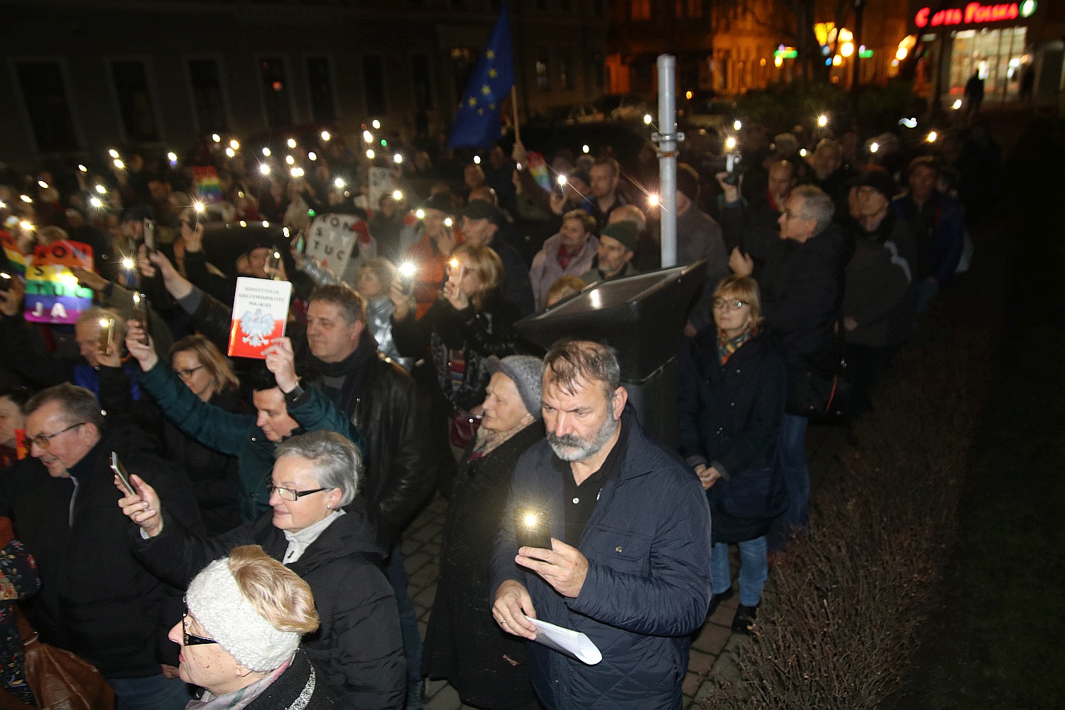 Dzisiaj sądy-jutro Ty. Legniczanie manifestowali w obronie sądów