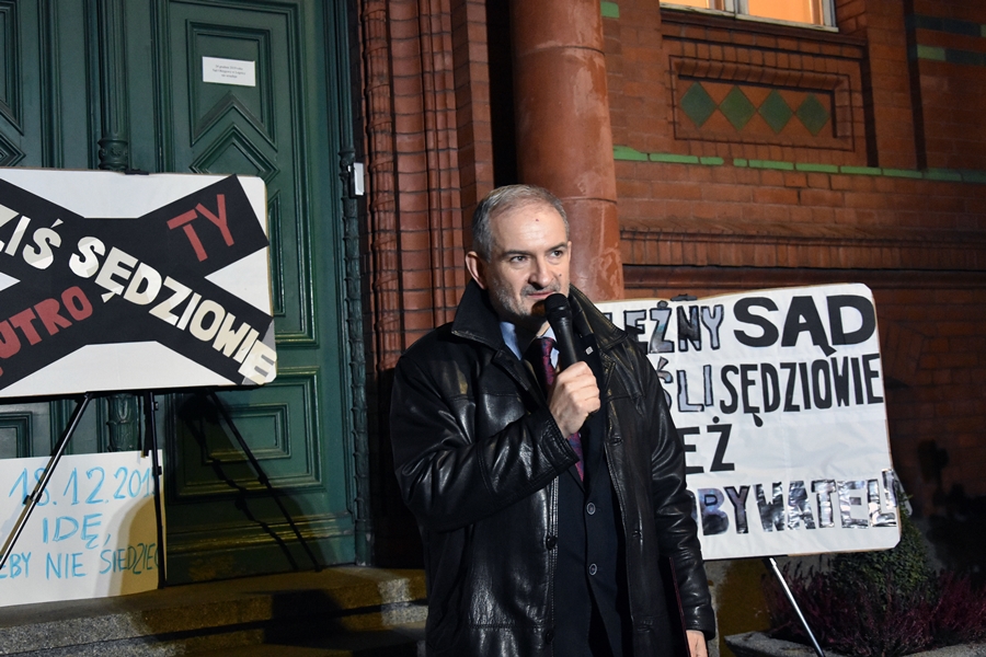 Dzisiaj sądy-jutro Ty. Legniczanie manifestowali w obronie sądów