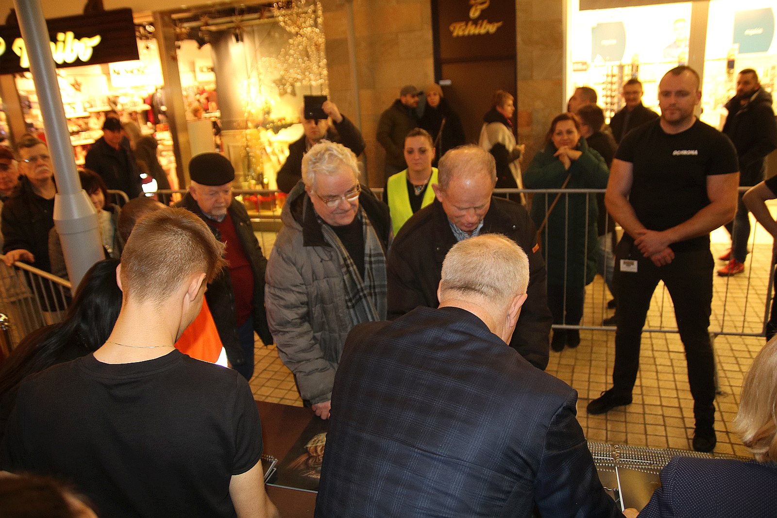 Kalendarz miejski na rok 2020 trafił do rąk legniczan