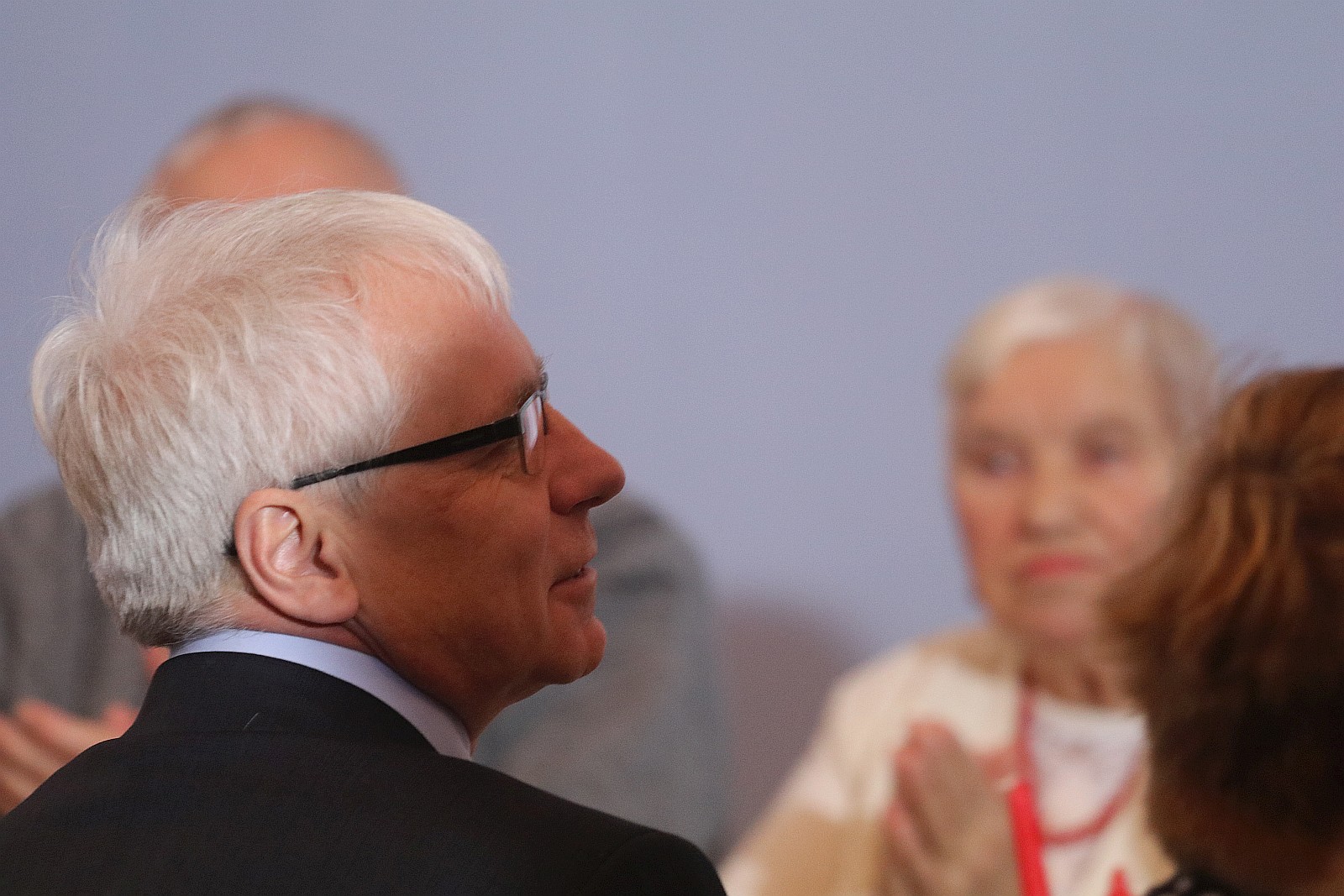 Premier wpadł na kawę i ciasto do pensjonariuszy „Prząśnika”