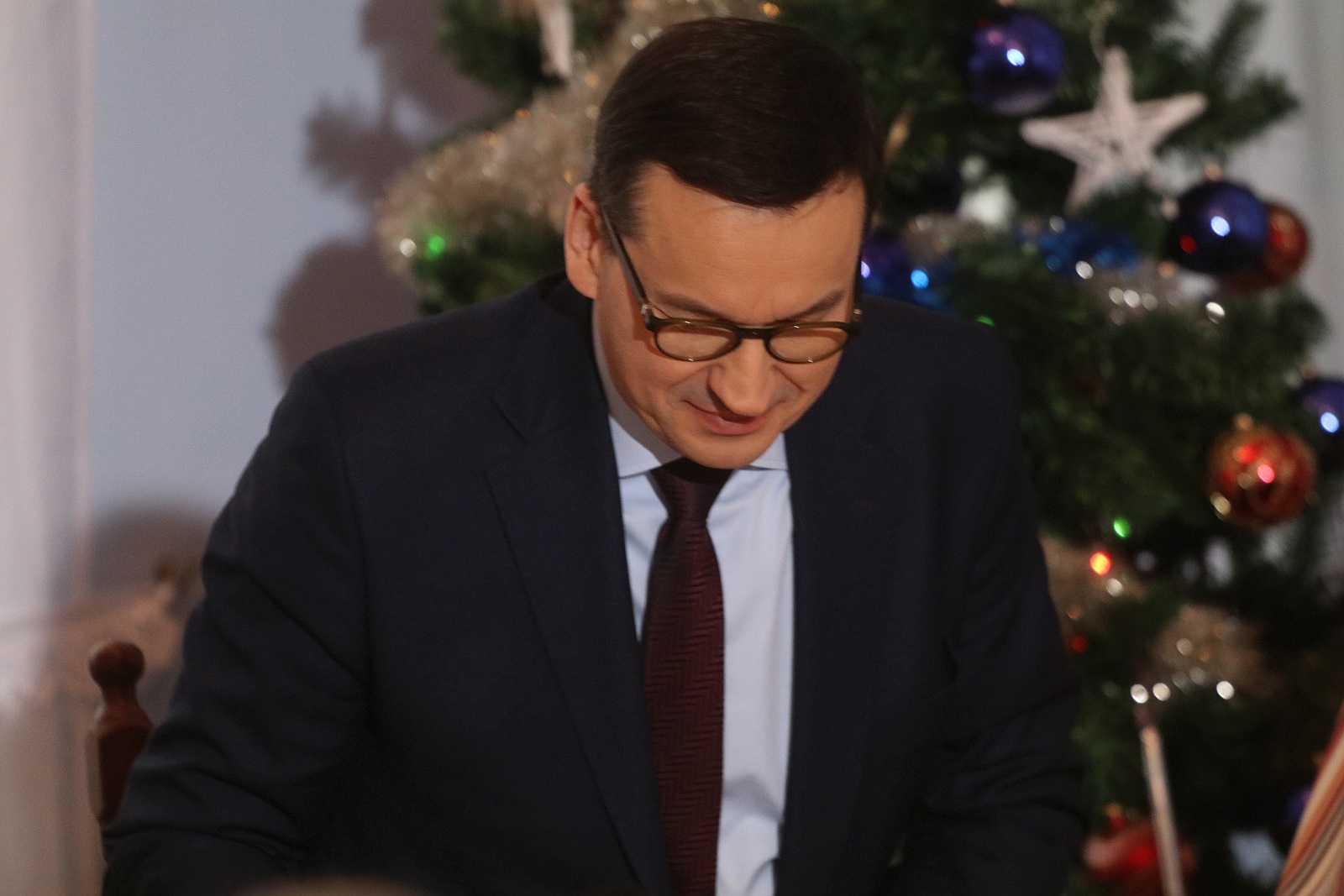 Premier wpadł na kawę i ciasto do pensjonariuszy „Prząśnika”