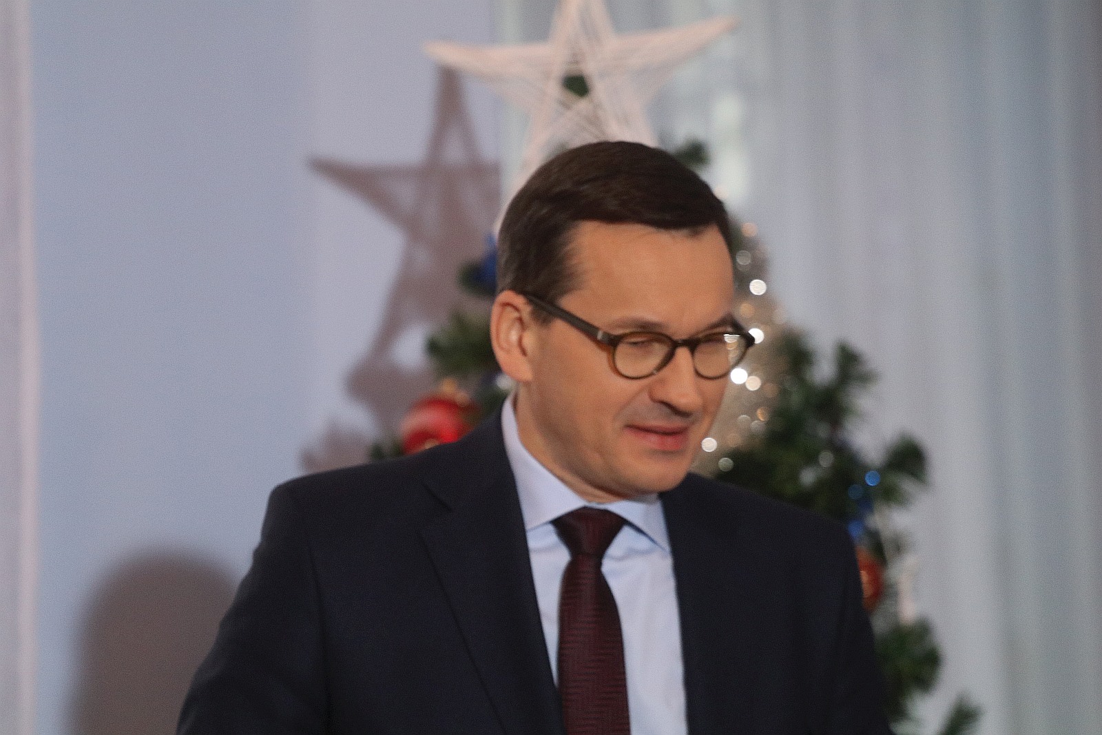 Premier wpadł na kawę i ciasto do pensjonariuszy „Prząśnika”