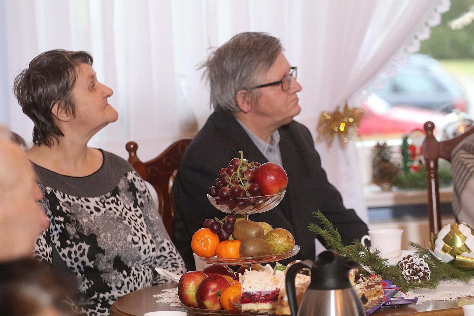 Premier wpadł na kawę i ciasto do pensjonariuszy „Prząśnika”