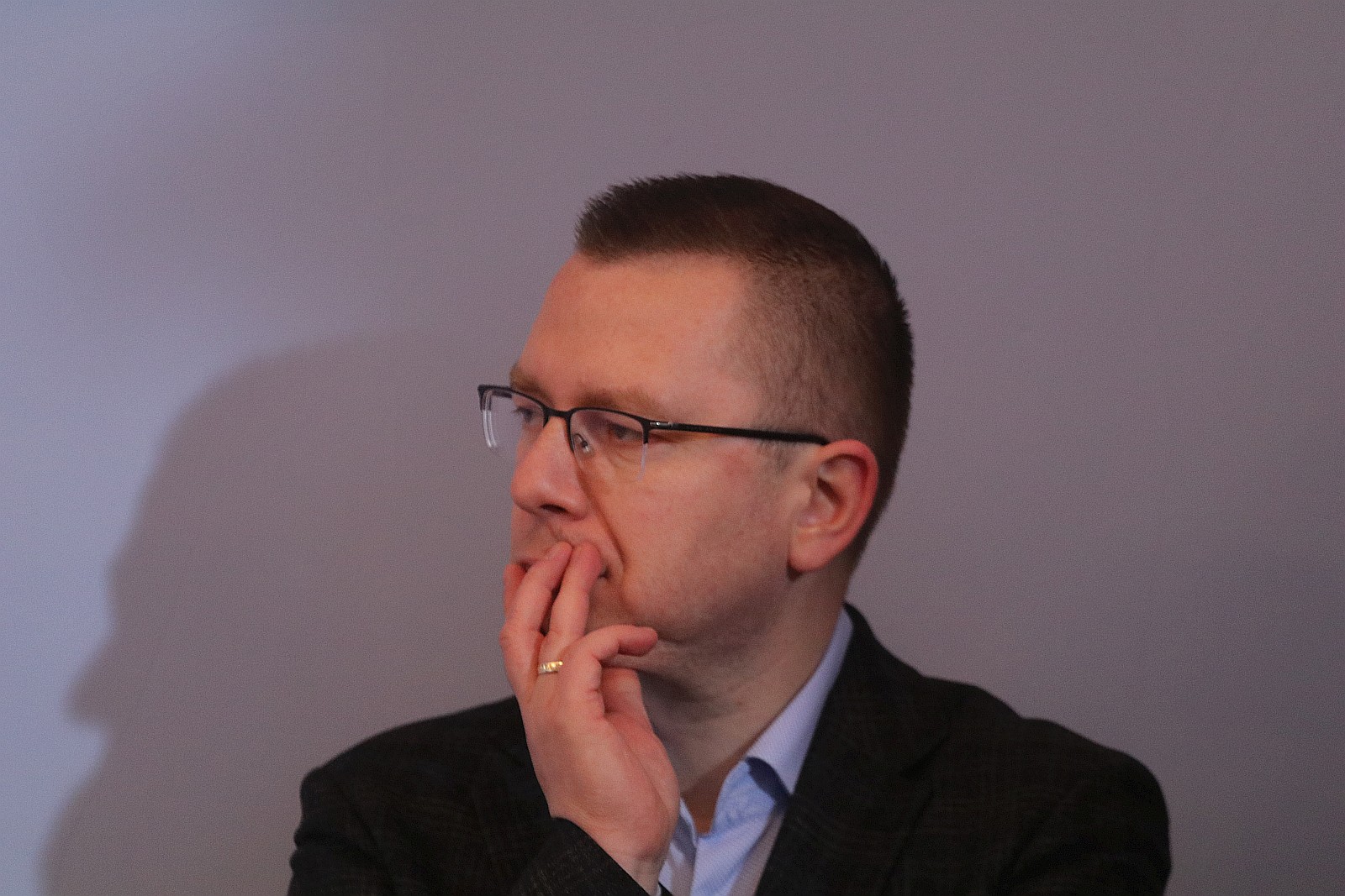 Premier wpadł na kawę i ciasto do pensjonariuszy „Prząśnika”