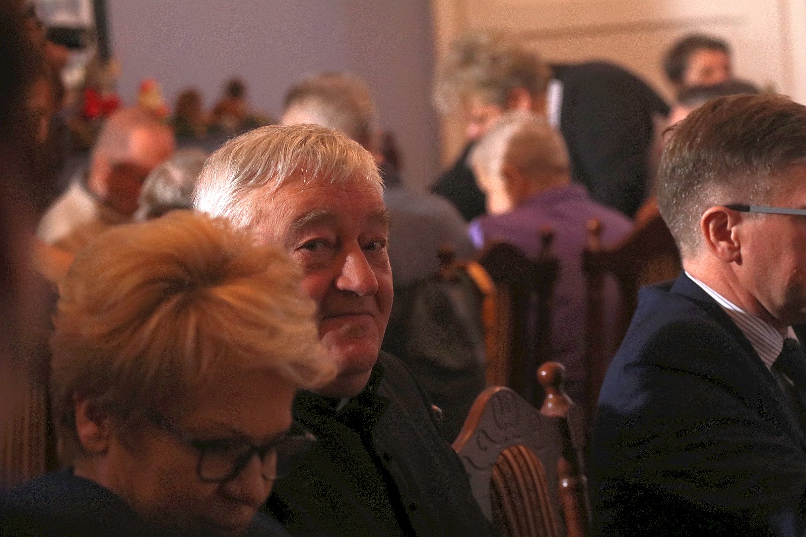 Premier wpadł na kawę i ciasto do pensjonariuszy „Prząśnika”