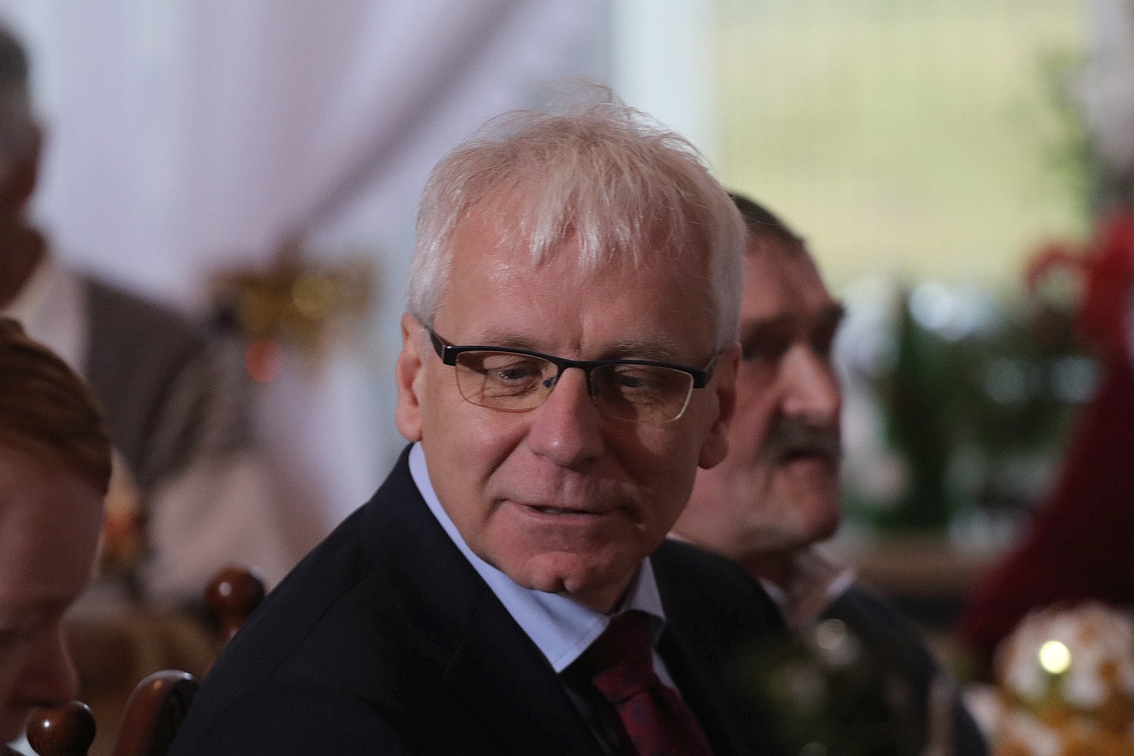 Premier wpadł na kawę i ciasto do pensjonariuszy „Prząśnika”
