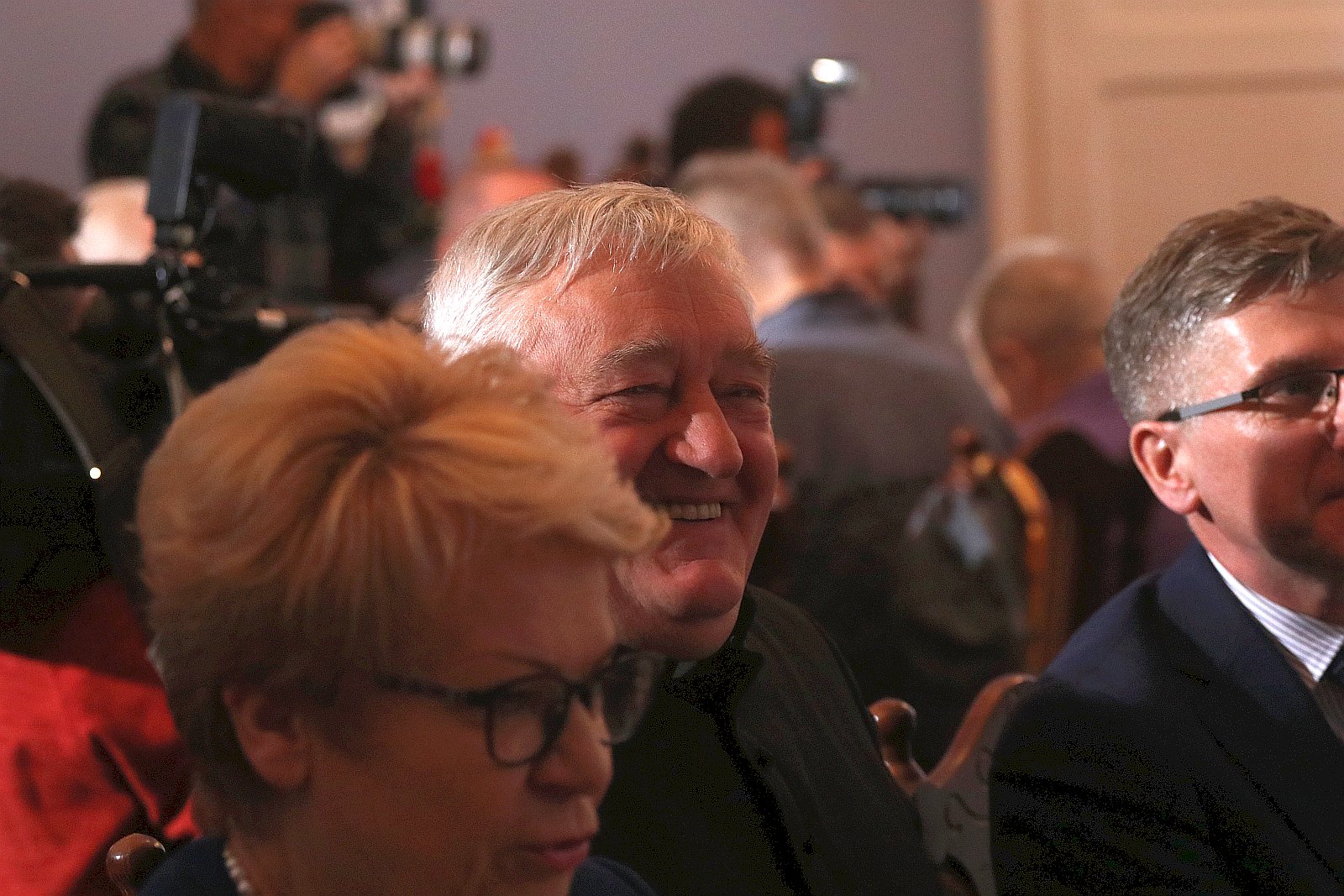 Premier wpadł na kawę i ciasto do pensjonariuszy „Prząśnika”