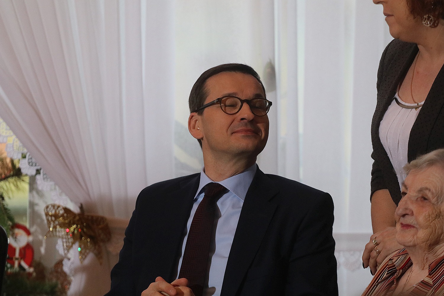 Premier wpadł na kawę i ciasto do pensjonariuszy „Prząśnika”