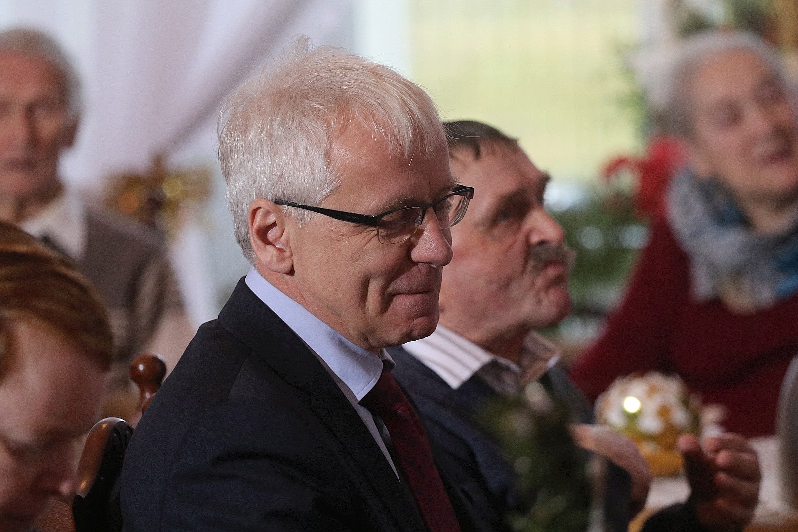 Premier wpadł na kawę i ciasto do pensjonariuszy „Prząśnika”
