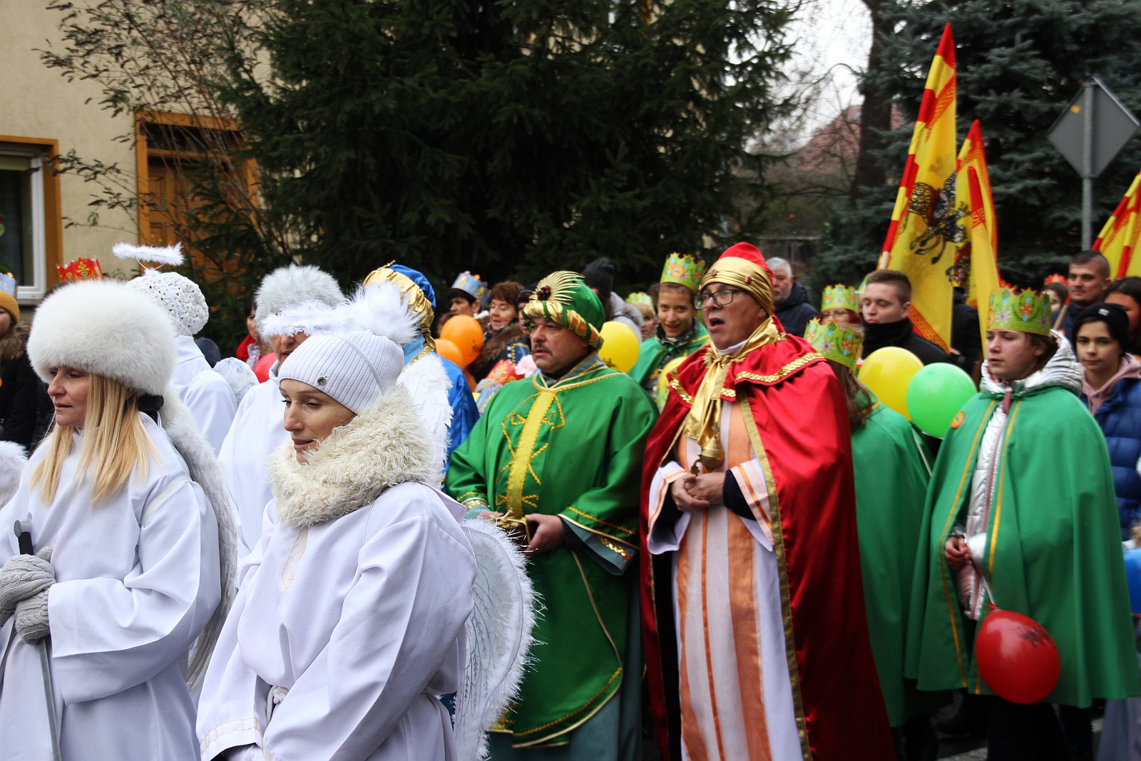 Uroczysty Orszak Trzech Króli przeszedł ulicami Prochowic