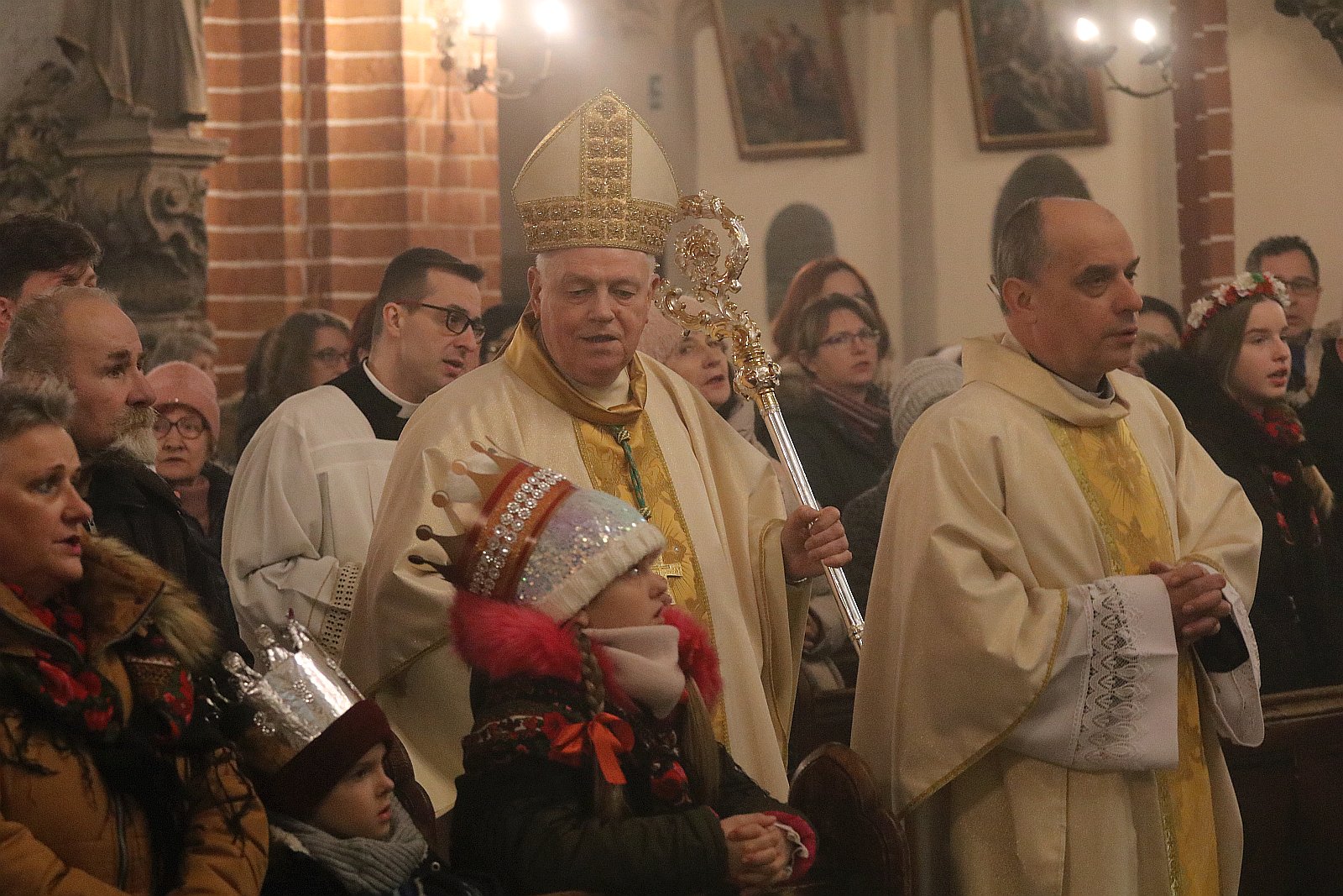 Biskup Kiernikowski poprowadził doroczny Orszak Trzech Króli