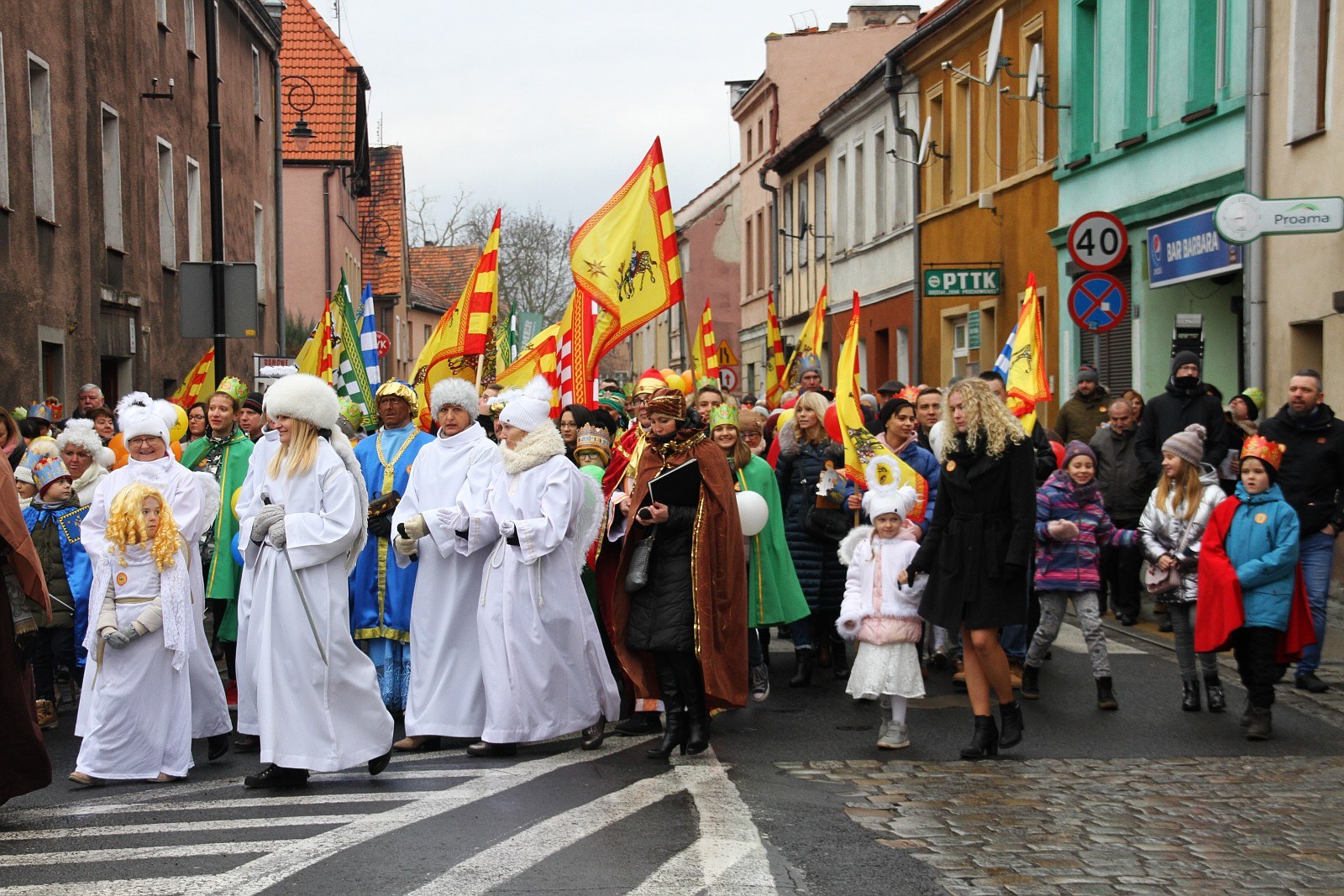 Uroczysty Orszak Trzech Króli przeszedł ulicami Prochowic