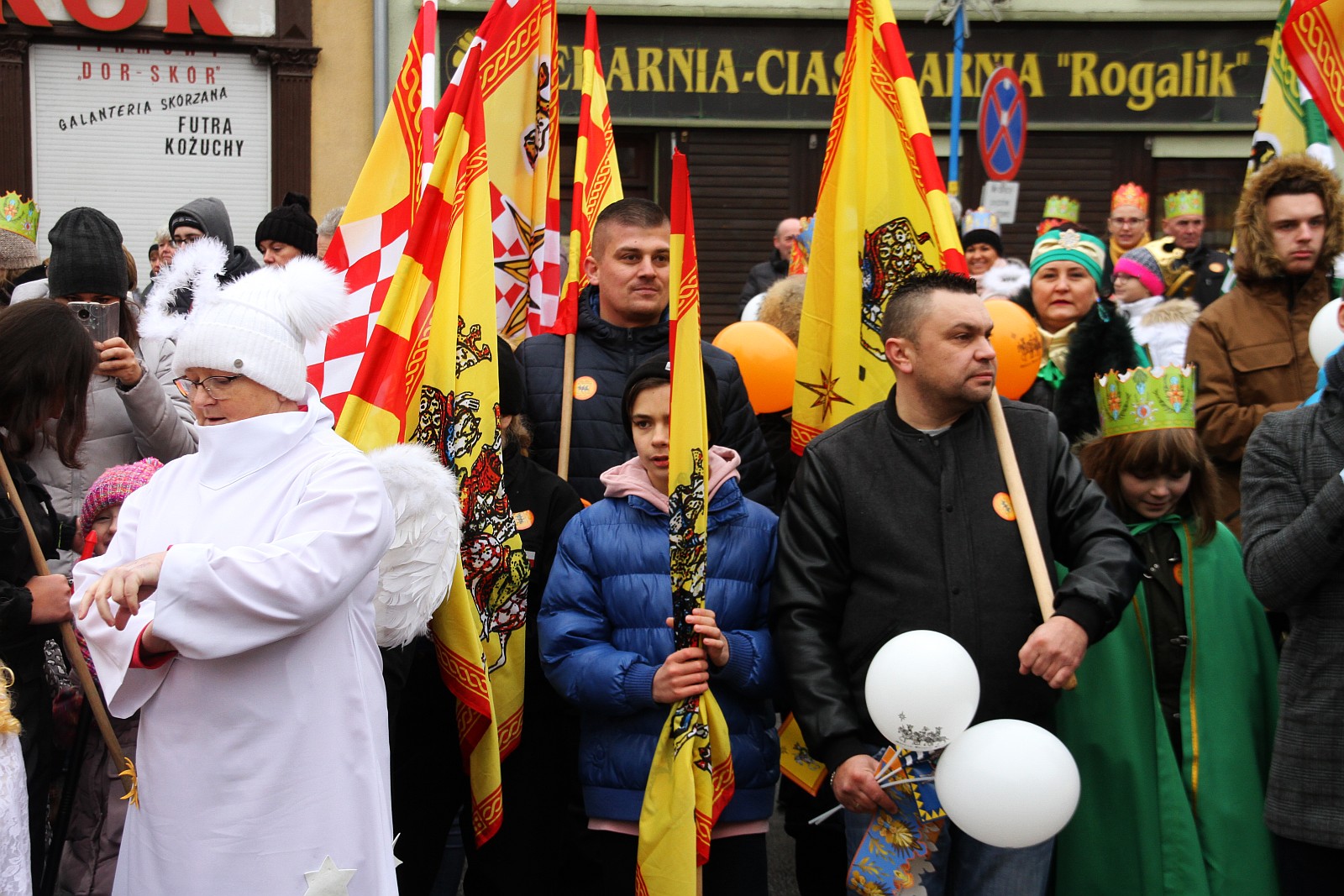 Uroczysty Orszak Trzech Króli przeszedł ulicami Prochowic