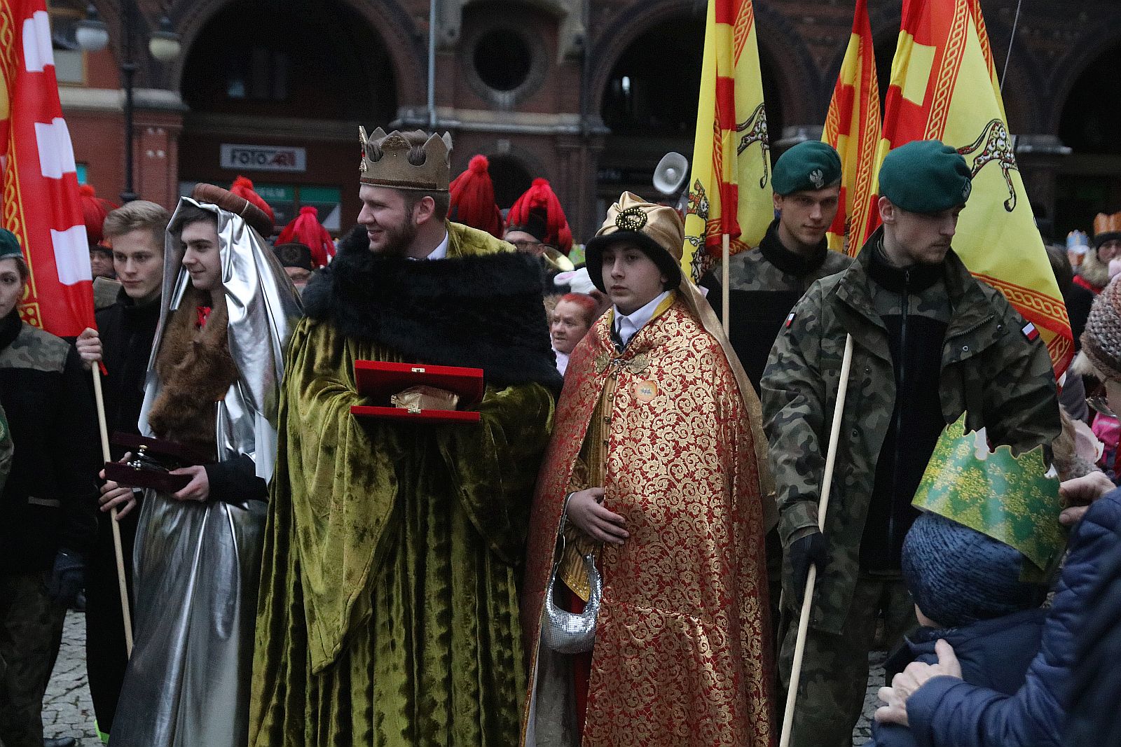 Biskup Kiernikowski poprowadził doroczny Orszak Trzech Króli