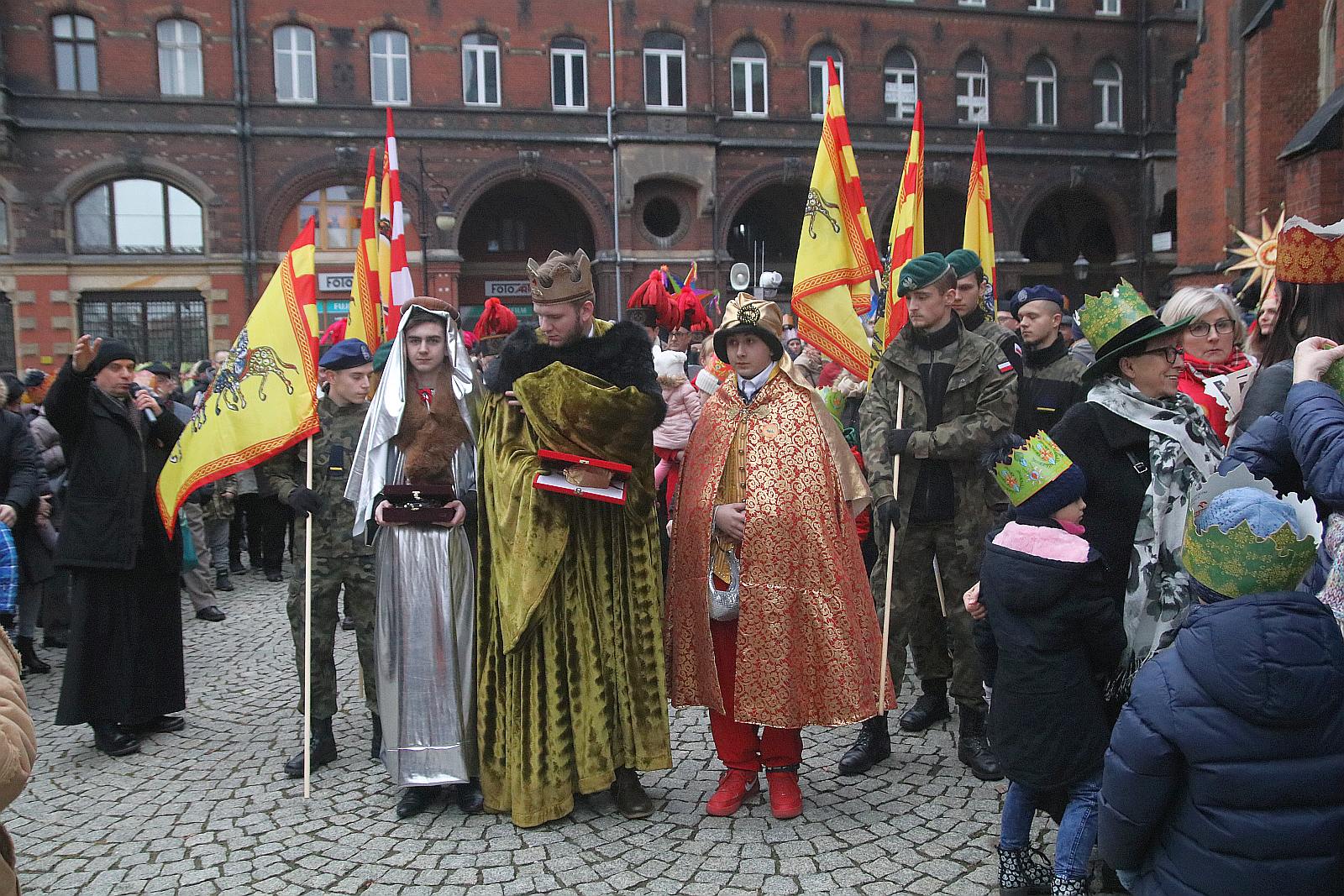 Biskup Kiernikowski poprowadził doroczny Orszak Trzech Króli