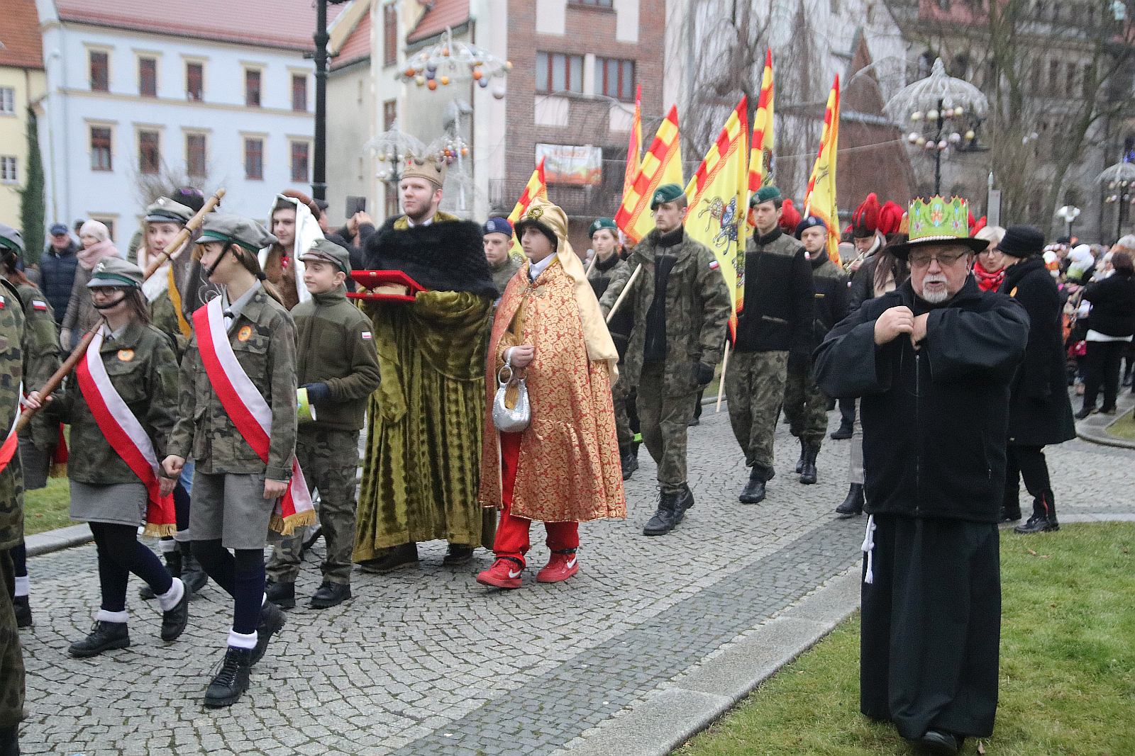Biskup Kiernikowski poprowadził doroczny Orszak Trzech Króli