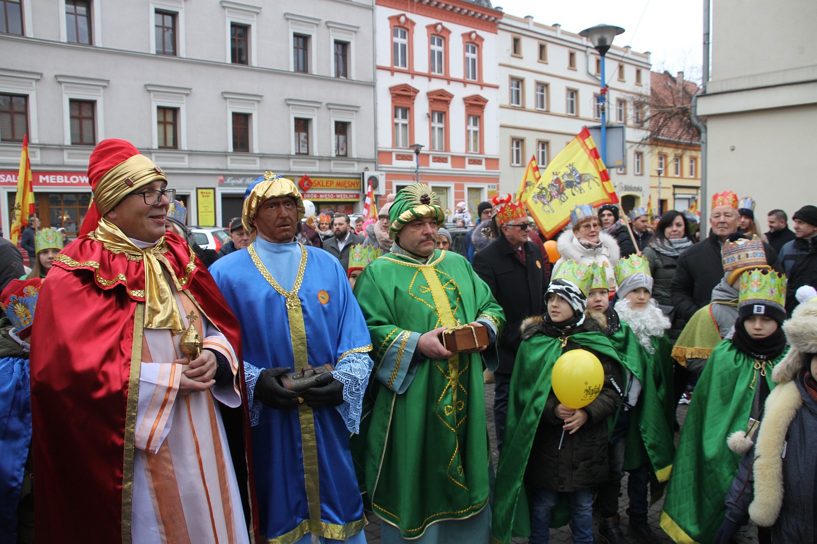 Uroczysty Orszak Trzech Króli przeszedł ulicami Prochowic