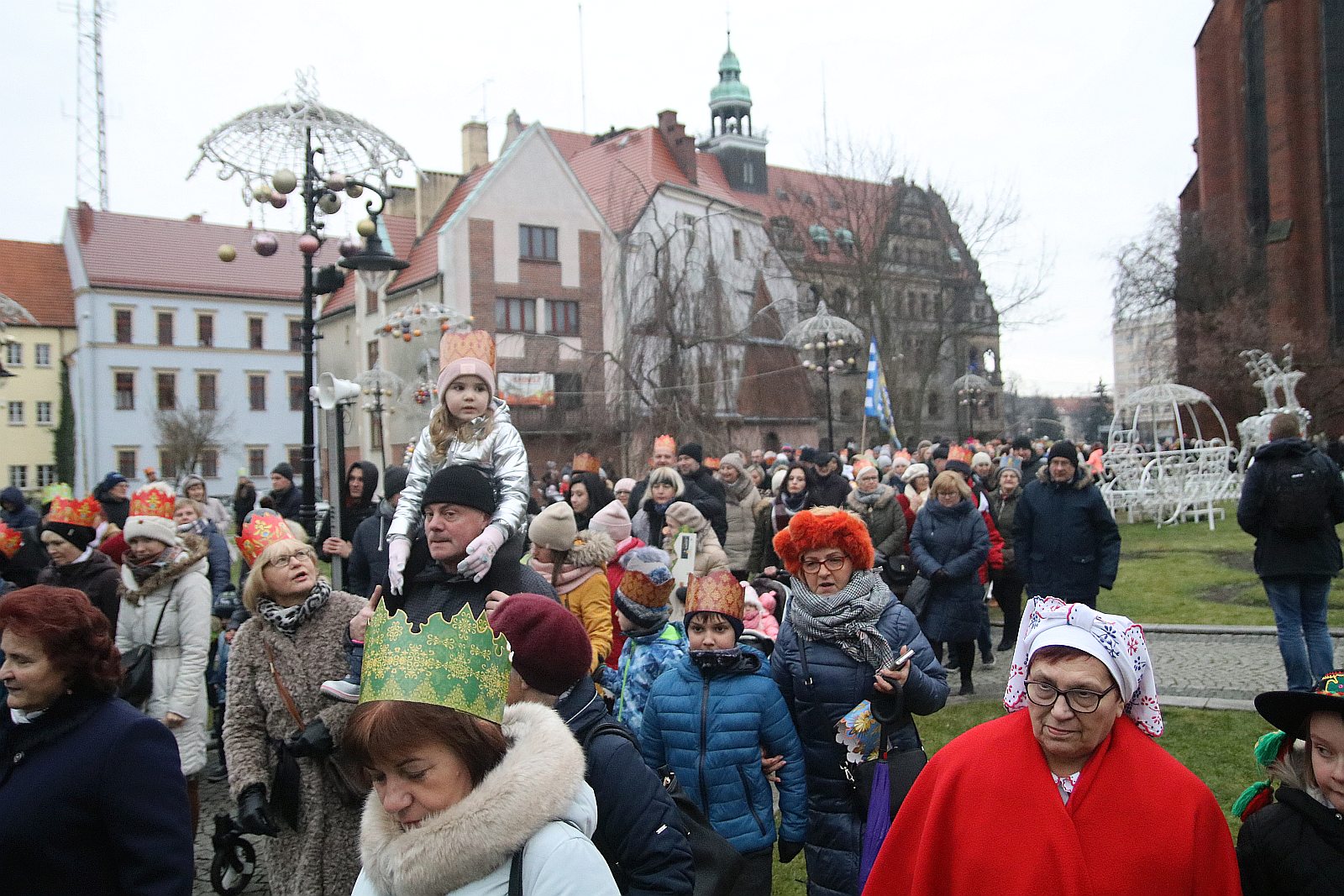 Biskup Kiernikowski poprowadził doroczny Orszak Trzech Króli