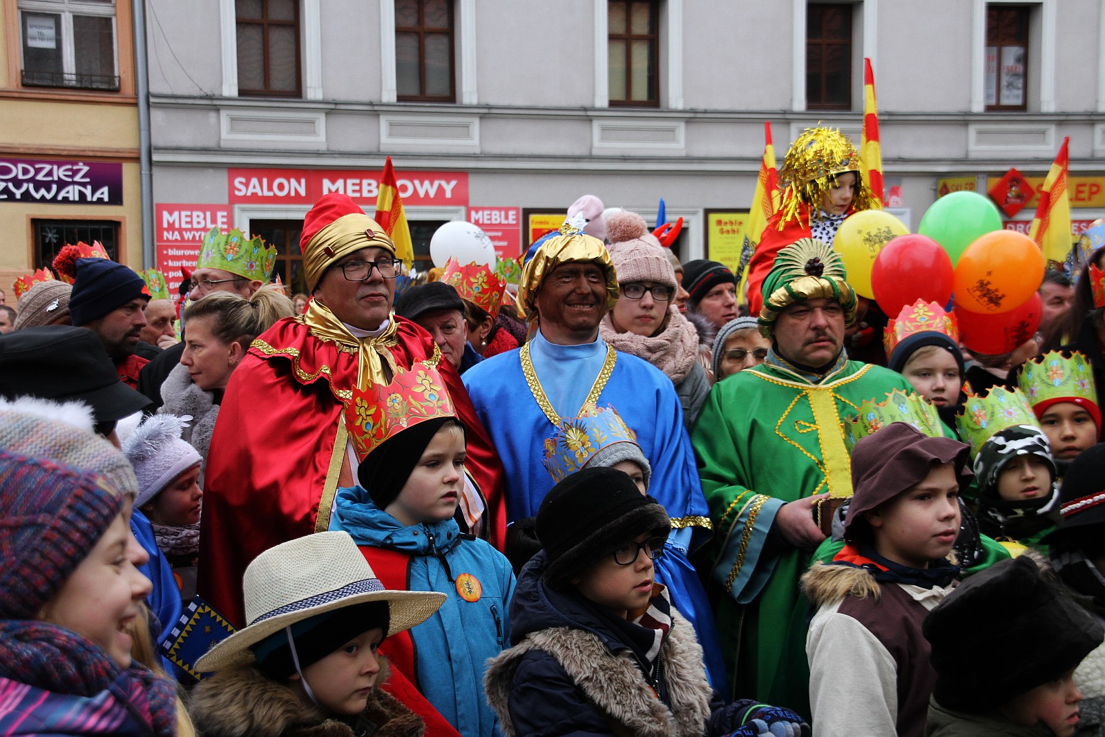 Uroczysty Orszak Trzech Króli przeszedł ulicami Prochowic