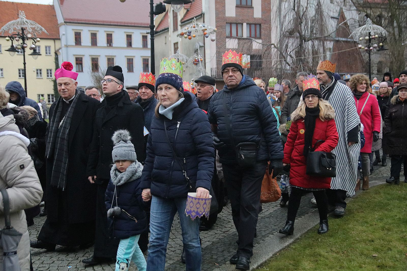Biskup Kiernikowski poprowadził doroczny Orszak Trzech Króli