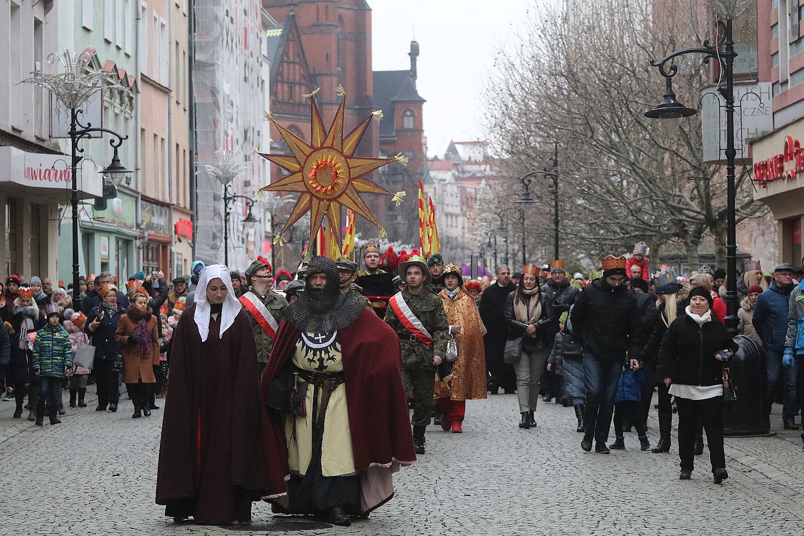 Biskup Kiernikowski poprowadził doroczny Orszak Trzech Króli
