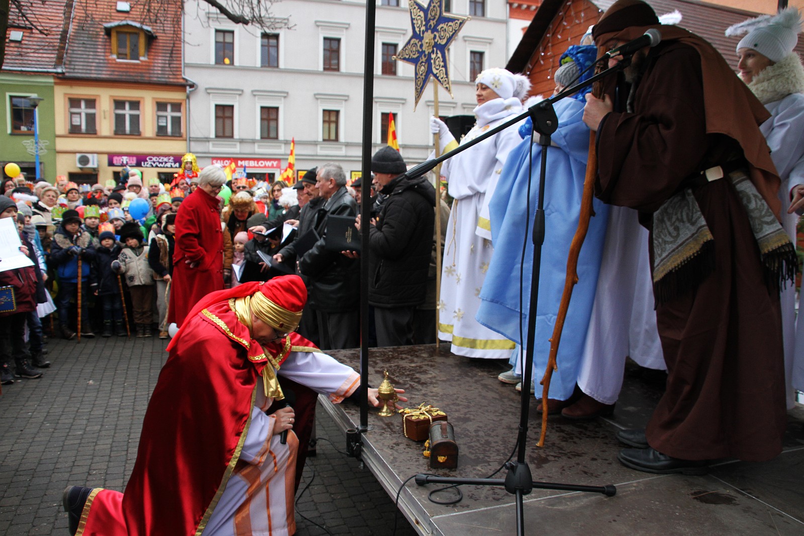 Uroczysty Orszak Trzech Króli przeszedł ulicami Prochowic