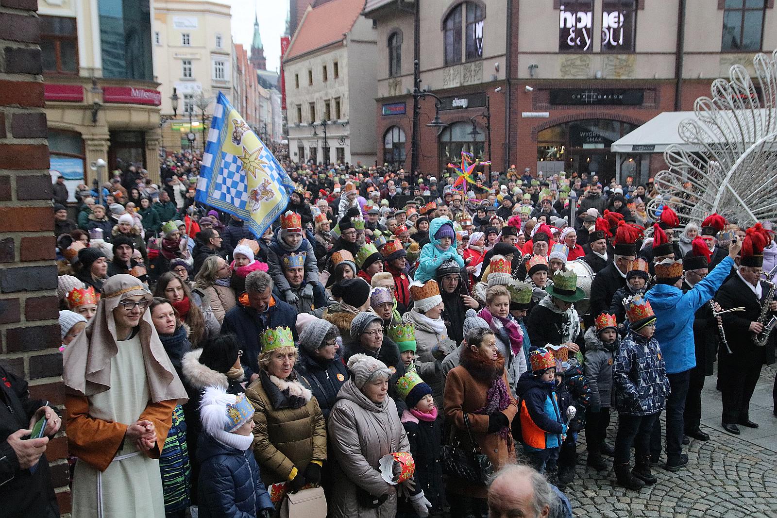 Biskup Kiernikowski poprowadził doroczny Orszak Trzech Króli