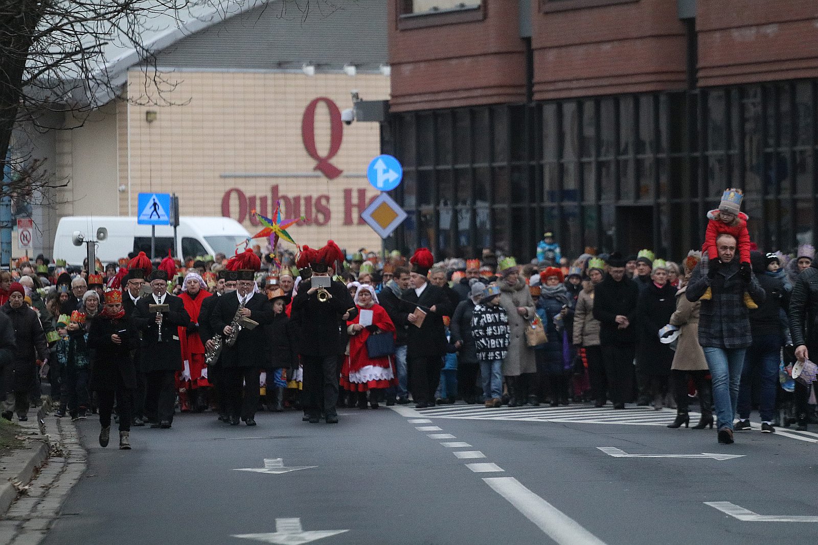 Biskup Kiernikowski poprowadził doroczny Orszak Trzech Króli