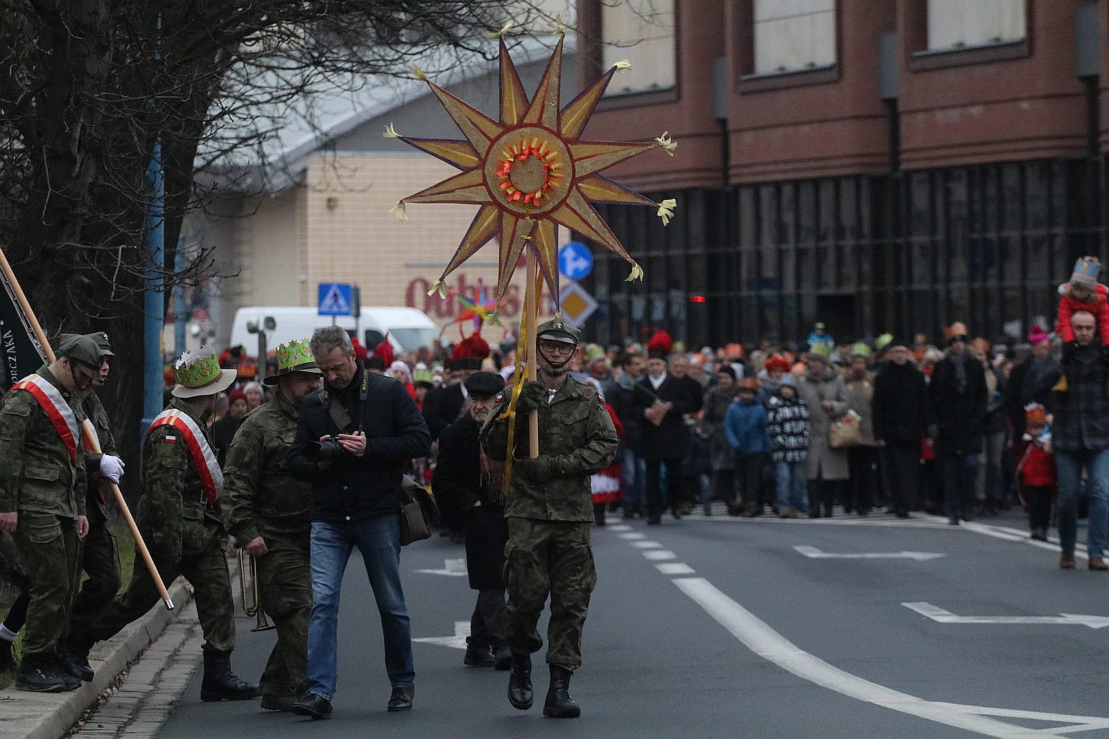 Biskup Kiernikowski poprowadził doroczny Orszak Trzech Króli