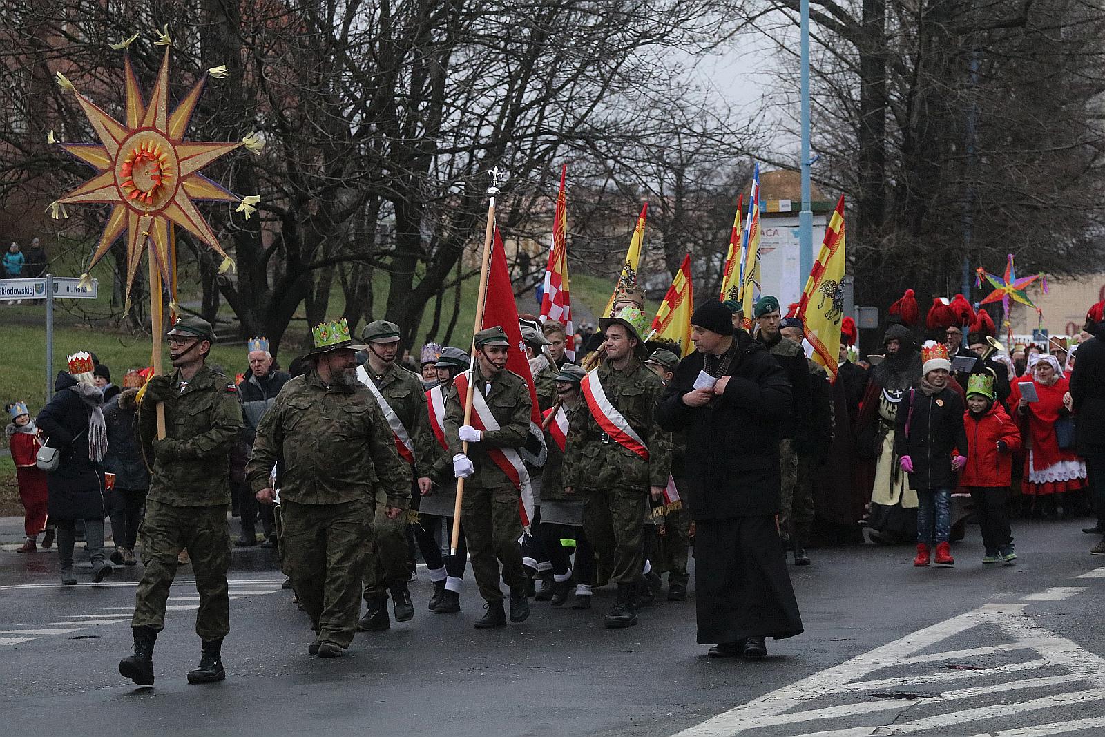 Biskup Kiernikowski poprowadził doroczny Orszak Trzech Króli