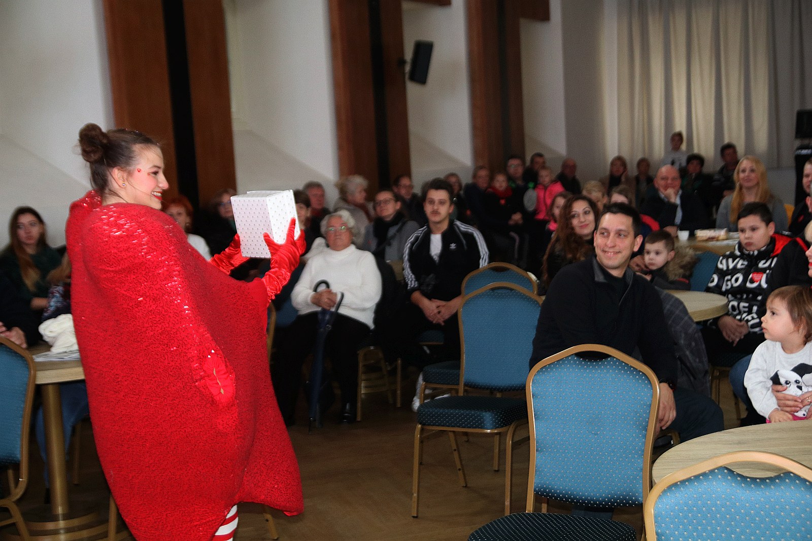 WOŚP:  Orkiestra gra coraz głośniej. Tłumy w Akademii Rycerskiej