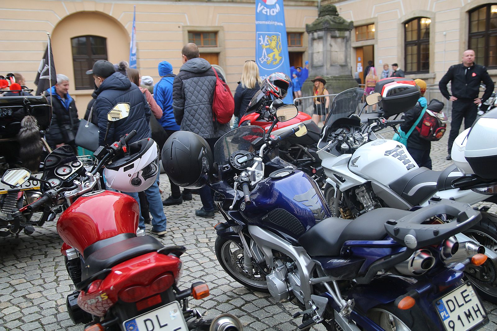 WOŚP:  Orkiestra gra coraz głośniej. Tłumy w Akademii Rycerskiej