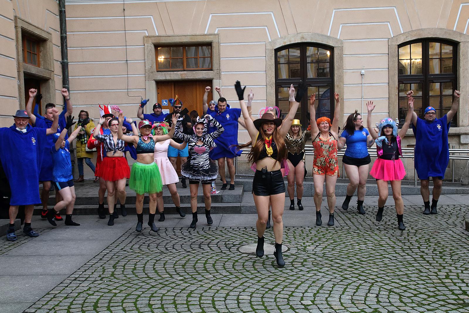 WOŚP:  Orkiestra gra coraz głośniej. Tłumy w Akademii Rycerskiej