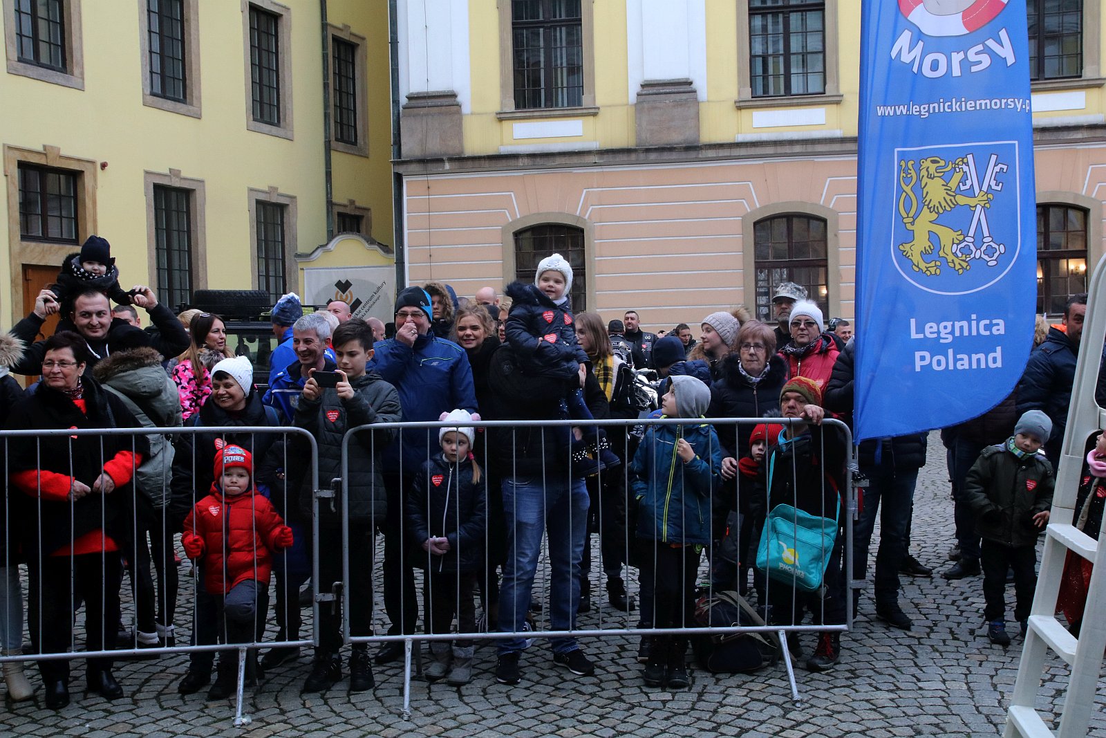 WOŚP:  Orkiestra gra coraz głośniej. Tłumy w Akademii Rycerskiej