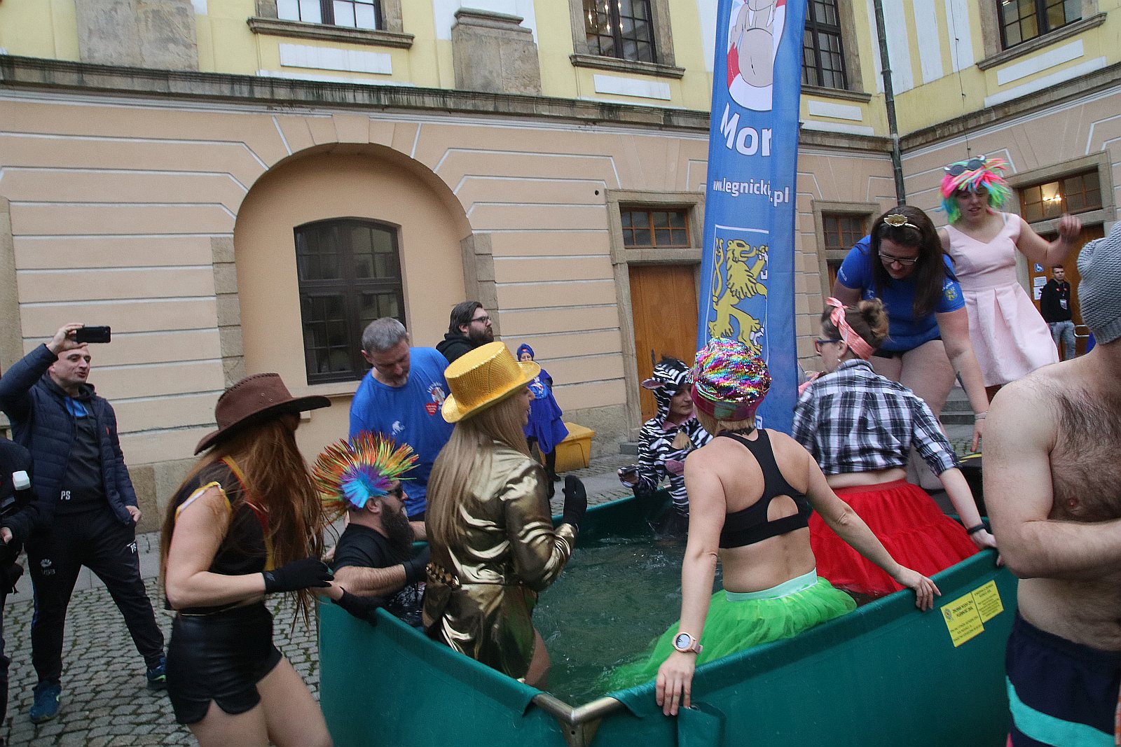 WOŚP:  Orkiestra gra coraz głośniej. Tłumy w Akademii Rycerskiej